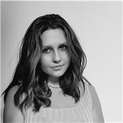 étudiante en 2ème année de droit donne des cours de soutient au élèves qui le désirent afin de les aider à progresser au mieux